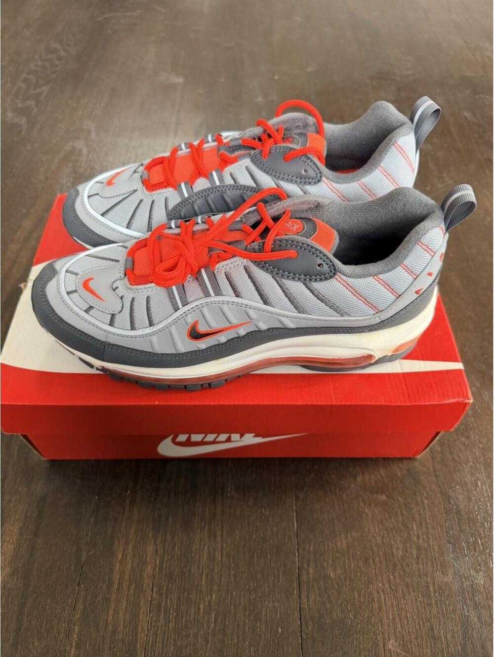 Nike Air Max 98 Total Crimson Wolf Grey Size 9.5 RARE Colorway Minimal Yellowing
